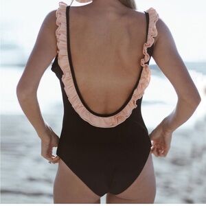 Cupshe Black and Pink Ruffled swimsuit